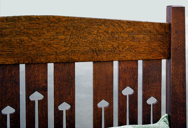 MAckintosh Queen Bed3