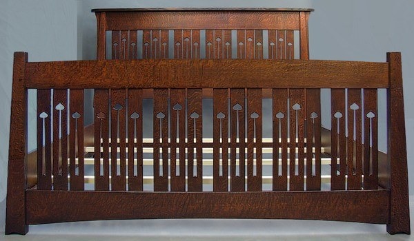 Mackintosh Keyhole Bed